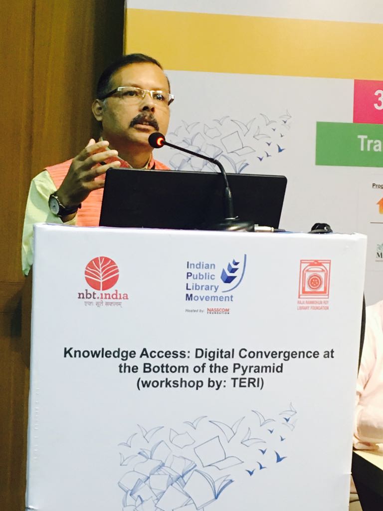 debajitpalit's tweet photo. Spoke on how digital revolution is transforming rural #energy  sector @ workshop on knowledge Access org by @teriin  #IPLC2017 #DigitalIndia https://t.co/BAqy6oUit1