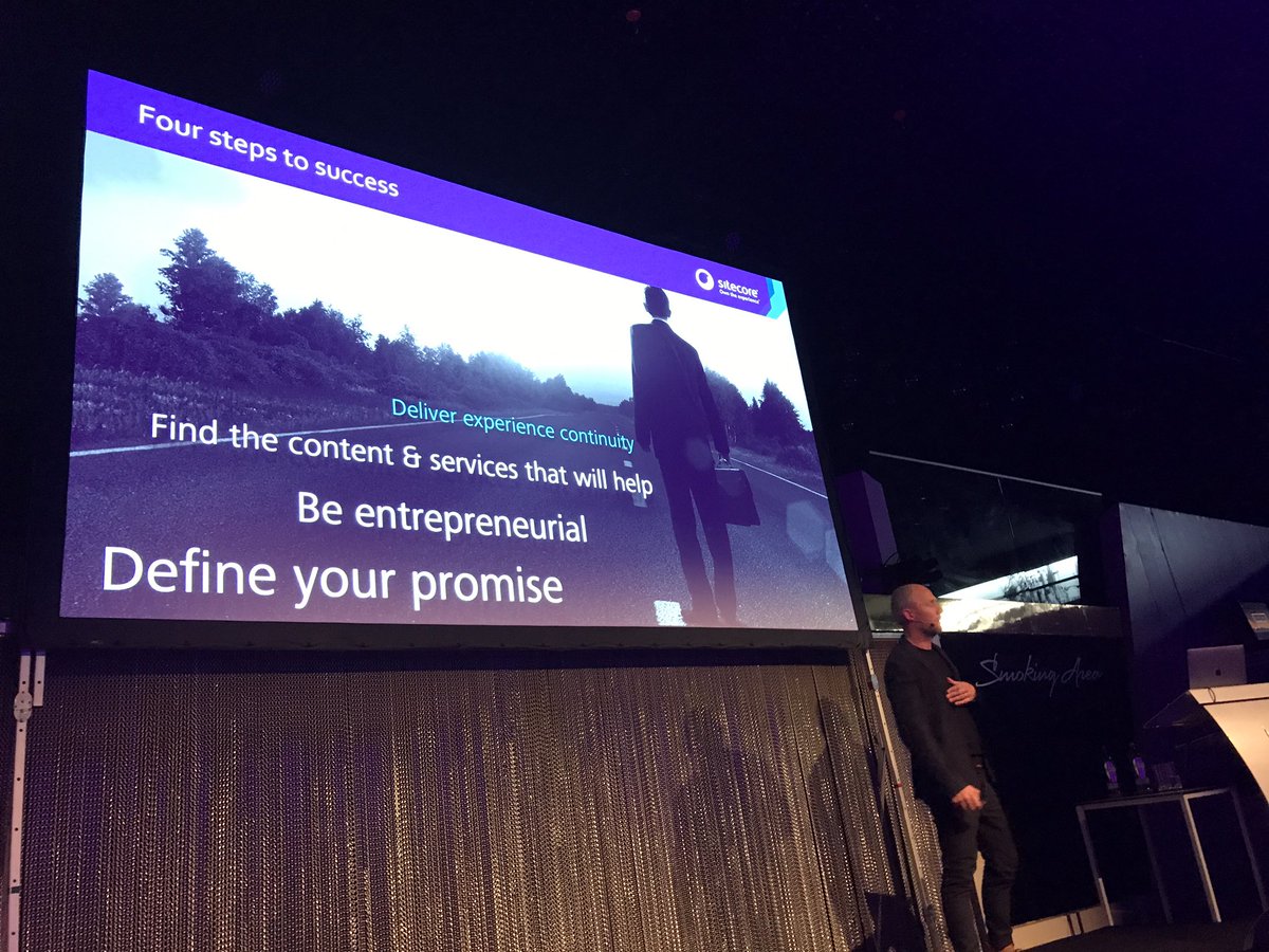 philipachten's tweet photo. The 4 steps to success, in a digital context - interesting thoughts by @MrDevantier on #MTDD17 https://t.co/Q2NBBontcX