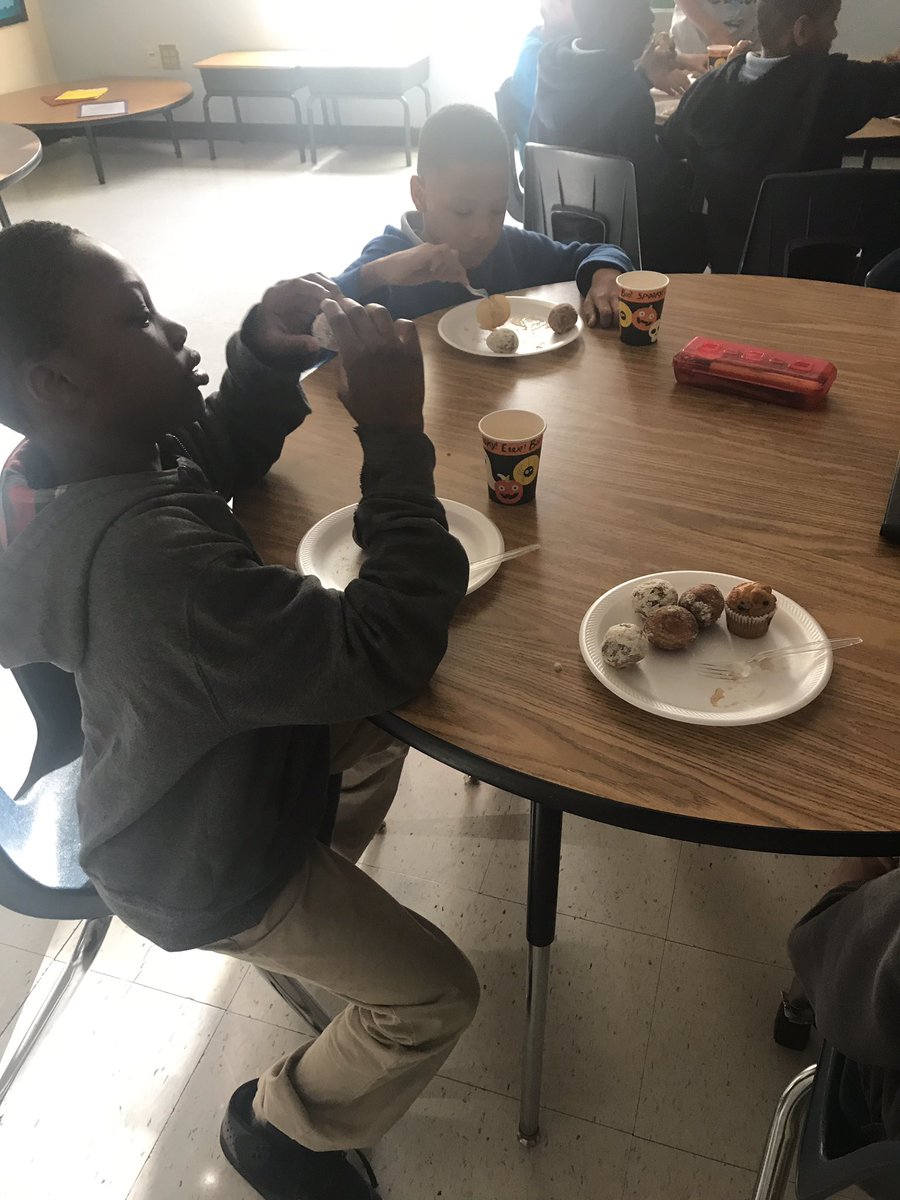 mcarldscs's tweet photo. Celebrating our poppin behavior with a class breakfast 🥞🍩 https://t.co/zzRFwYJxa0