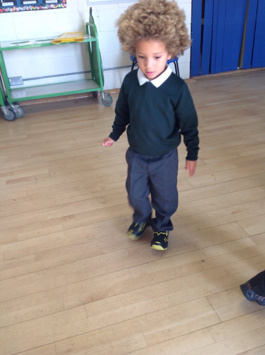 BirchesGreenPri's tweet image. Coordinating our movements in P.E. #EYFS #crosscrawl #tiptoes