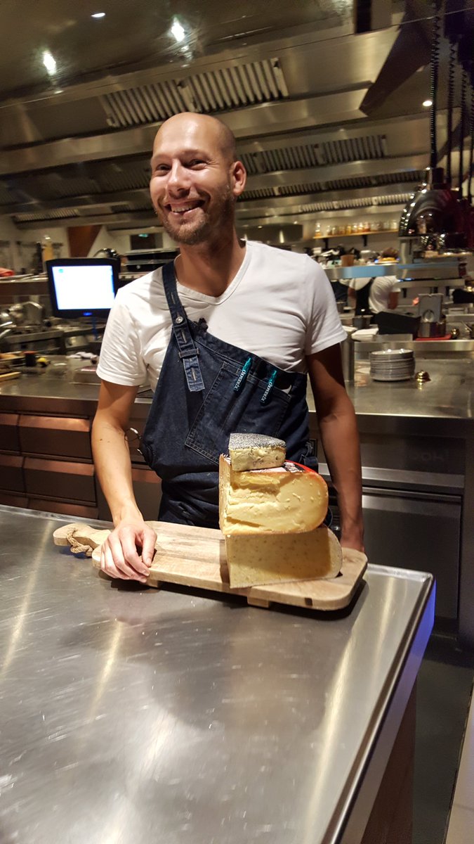 NBTC's tweet photo. 15 internationale journalisten gaan #cheesevalley #kaasreis vandaag naar #Woerden, #Bodegraven &amp; #Gouda #dutchfoodcuisine @NBTC https://t.co/EZVznOfRrU