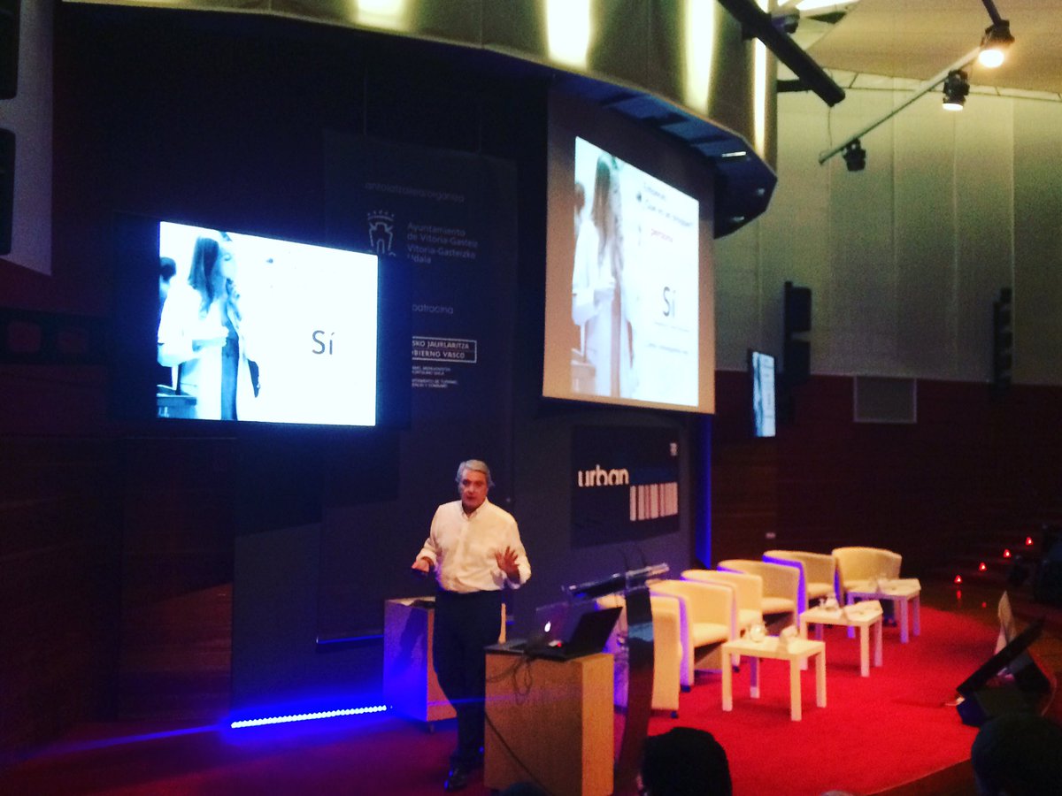 "Nuestros clientes son nuestros competidores" @javier_rovira07  #urbancommerce17 #vitoria #comerciourbano <a href="/soniareevents/">Soniare events</a>