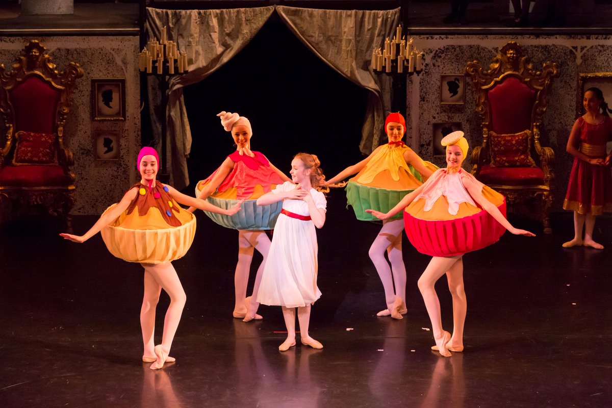 LCBLondon's tweet photo. Happy #WorldBalletDay! How will you be celebrating? #throwback #dance #cakes #dreamcombination https://t.co/NJmdElp2xk
