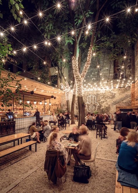 #concept : Après le hangar à banane, la cantine du #LVAN, Un #FoodCourt avec des stands de nouveaux #restaurant pour les lancer ? #Nantes