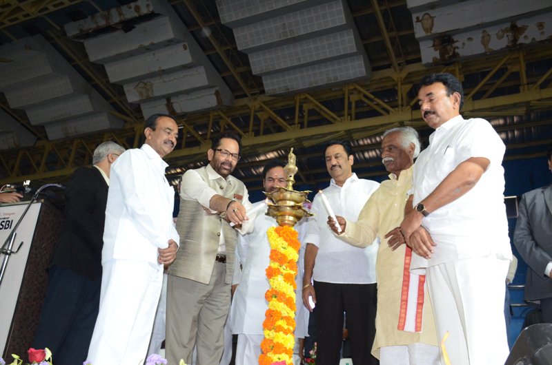 PIB_MinAffairs's tweet photo. Minority Affairs Minister Sh @naqvimukhtar inaugurating"Pradhanmantri Mudra Yojna" promotion camp at Yousufguda in Hyderabad on 05 Oct 2017 https://t.co/T3FfQw6pHd