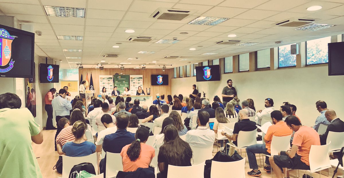 ÉXITAZO | No cabe un alfiler en la presentación de la Liga <a href="/iberdrola/">Iberdrola</a> de rugby.Empezamos este fin de semana <a href="/ferugby/">España Rugby</a> <a href="/leonasrugby/">Spain Women's Rugby</a> <a href="/herapluto/">Aroa Gonzalez</a>