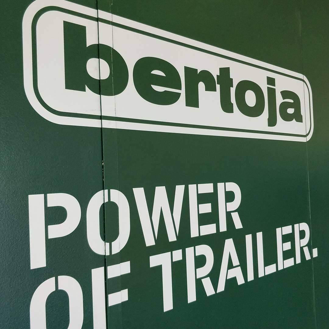 ibonanomi's tweet photo. Lets go! #ibonanomi #muoviamolatuaimpresa #trasportieccezionali #bertoja #rimorchibertoja https://t.co/tQ5KNetdhO