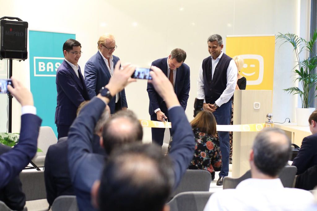 alexanderdecroo's tweet photo. Opening of @telenet and @ZTEPress 5G innovation center. Partnership with @itpocket @ngdata_com @imec_int and #Sterling  #digitalbelgium https://t.co/Y7jnzsAyuA