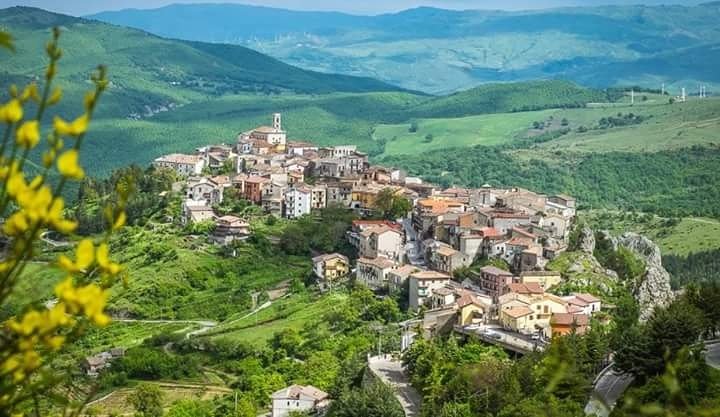 #basilicata #Abriola è un concentrato di storia, arte, tradizioni per far diventare la tipicità un modello di vita! #viadellemeraviglie