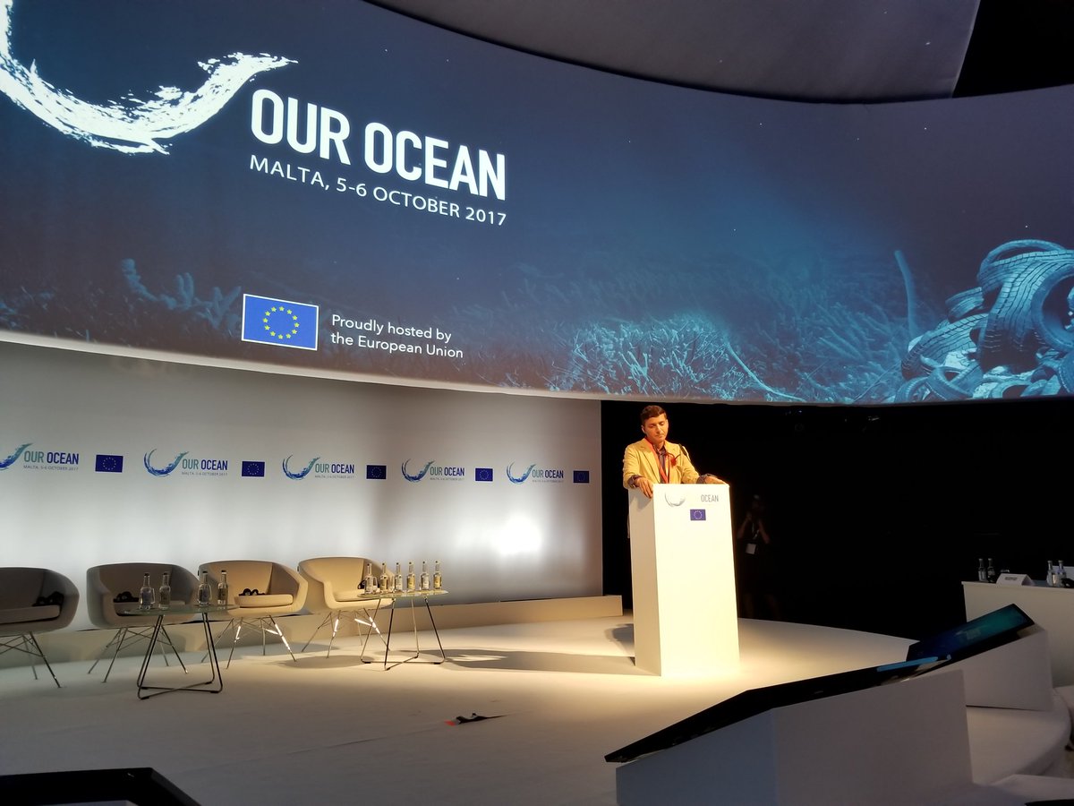 AfrozShah1's tweet photo. My talk at European Union (EU) conference #Ourocean .Mindsets have to change .Beach cleaning is form of it. We all need to clean the ocean. https://t.co/bIDMWvmwLA