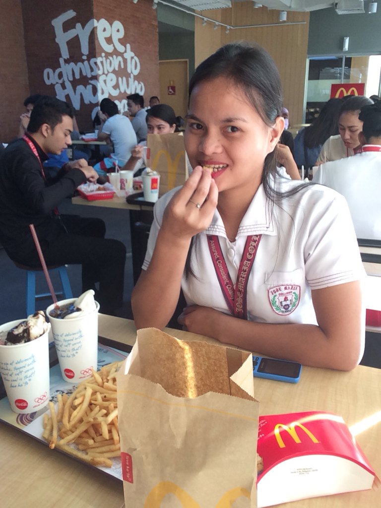 Mhariabhert's tweet photo. fries is layp. 😁😂😇😘 @arcamojoyce https://t.co/j0IOtrl789