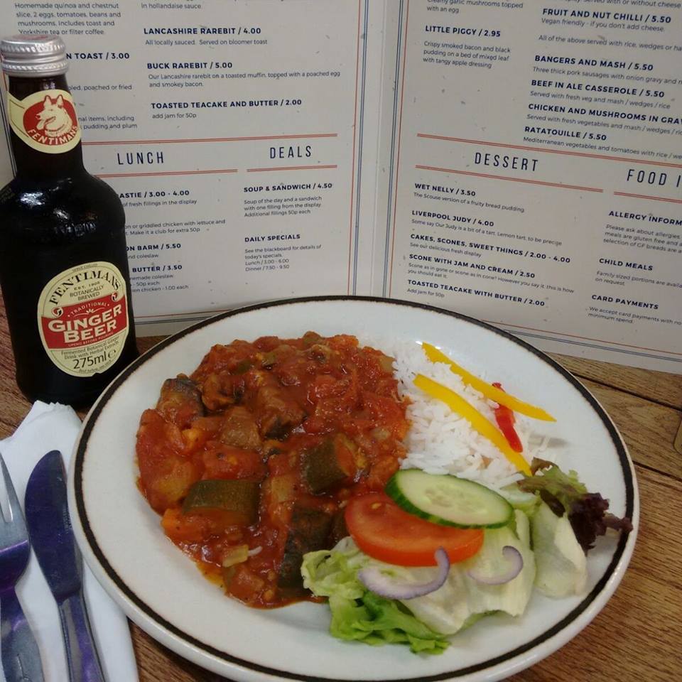fodder_canteen's tweet photo. #dolunchright - forget your sandwich, come and grab some #autumn comfort food in the form of curry, chilli, stew & of course scouse! #baltic https://t.co/aERpeggxud