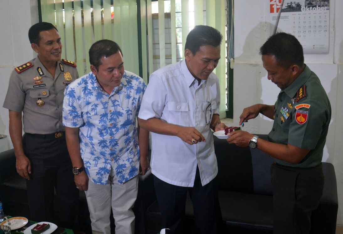 Selamat HUT TNI ke-72. Kondusivitas Kudus yg tlh trbangun dg kkompkan  forkopinda hrs trus dijaga.
@humasreskudus1 <a href="/KODIM0722/">Kodim 0️⃣7️⃣2️⃣2️⃣/Kudus</a> <a href="/Puspen_TNI/">Pusat Penerangan TNI</a>