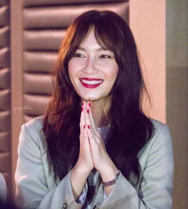 UnderbedDara's tweet photo. ก็ตัดหน้าม้ากระชากวัย 35 มากข่ะแม่บี มีความละม้ายคล้ายคลึงดาราเกาเบาๆนาจาา
ไปตัดตามนี่จะรอดมะ หืม?
Cr. On pic
#ใต้เตียงดารา #สวัสดีค่ะพี่บี https://t.co/KByf3IAebx