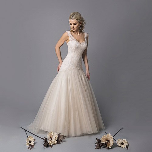 CLOSING DOWN SALE: Celia (by Caroline Parkes) size 12

Was £3295, now £1500
Contact us today on 01635 35113

#Bridalwear #weddingdress