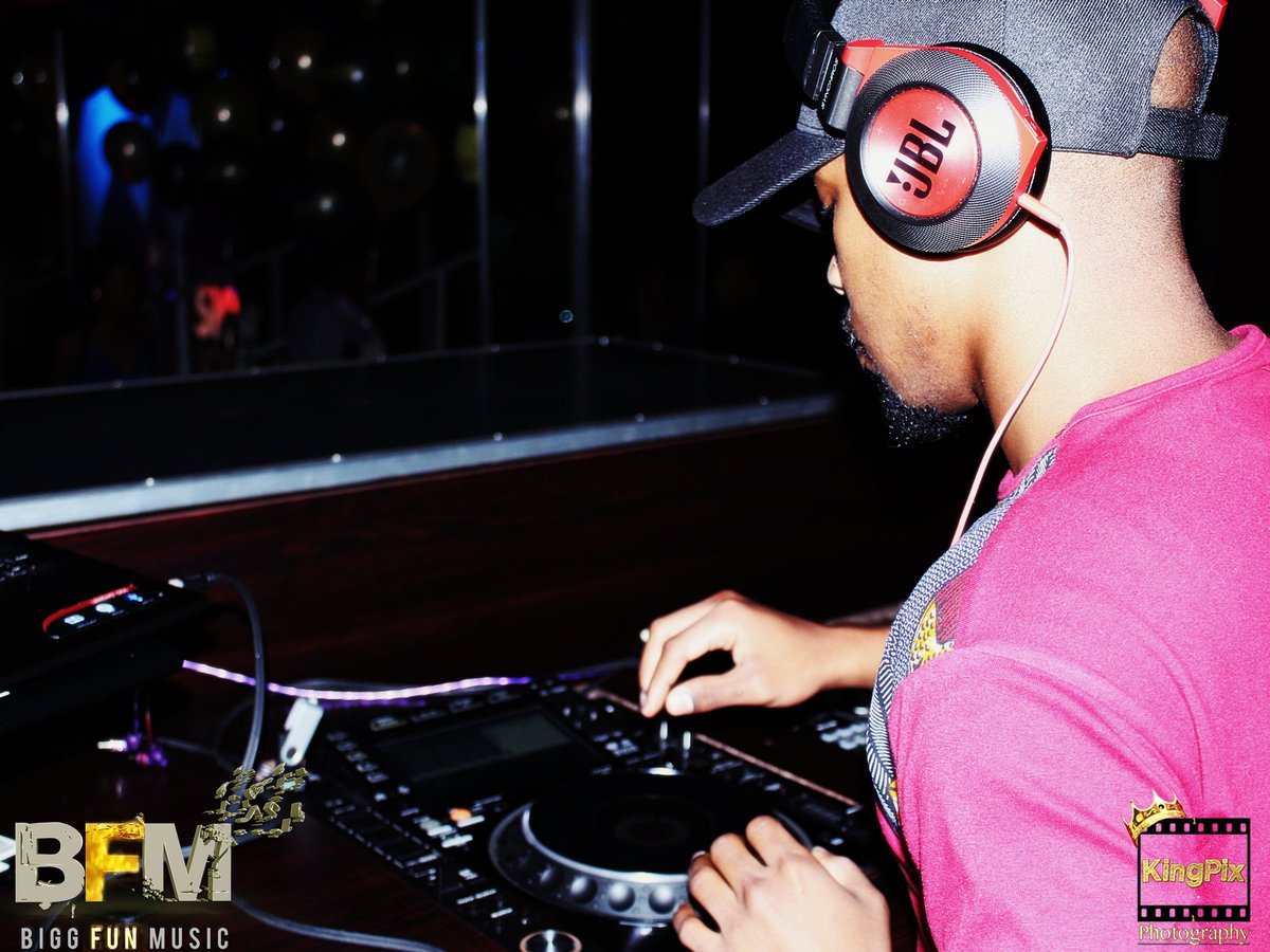 AYAPROW_BIGGFUN's tweet photo. Issa Favorite place #BiggFunWave
@SKYYvodkasa #SkyyWay infusion Red @boothsandton #MGG
By: KingPix
Dressed by: @capekapack https://t.co/gPGcIXeCPF