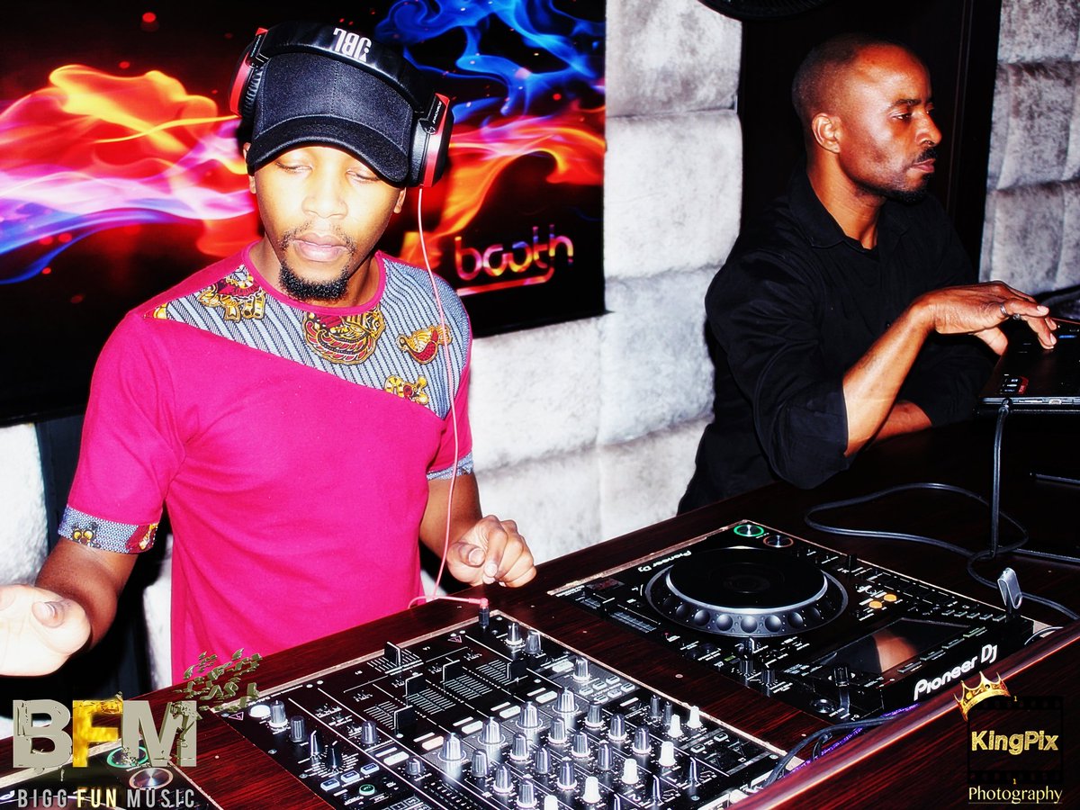 AYAPROW_BIGGFUN's tweet photo. Issa Favorite place #BiggFunWave
@SKYYvodkasa #SkyyWay infusion Red @boothsandton #MGG
By: KingPix
Dressed by: @capekapack https://t.co/gPGcIXeCPF