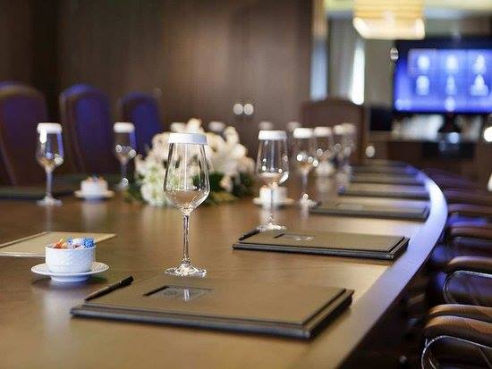 Экспо Монголиа олон улсын үзэсгэлэн бага хурал нь дараах онцлог болон давуу талуудыг санал болгож байна. Үүнд:
 Бизнесийн төлөөлөгчид, оролцогч талуудыг VIP уулзалтанд холбож өгөх түүнчлэн зөвлөх үйлчилгээнүүдийг үзүүлнэ.