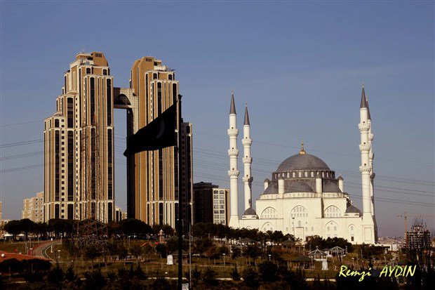 Ist die Neue Türkei ein vorkapitalistisches Staatsprojekt? Zieht Erdoğan das Land in ein anachronistisches Abenteuer?infobrief-tuerkei.blogspot.de/2017/10/neue-t…