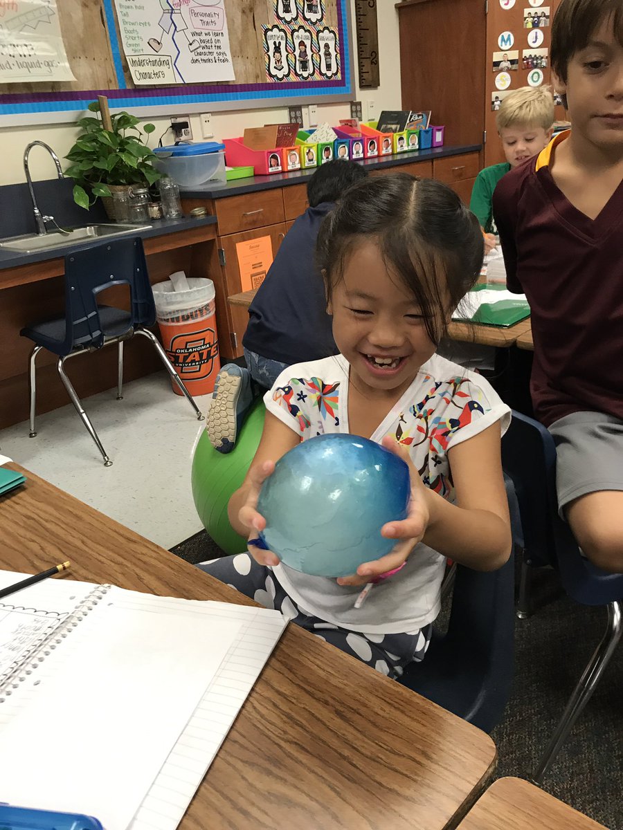 mrs_poje's tweet photo. We found a freezing solid inside our balloon! ❄️🎈 #BalloonPoke #DescribingProperties #MatterMatters #2ndgrade #BaconBunch @Deretchin https://t.co/4Wuh1rWEL4