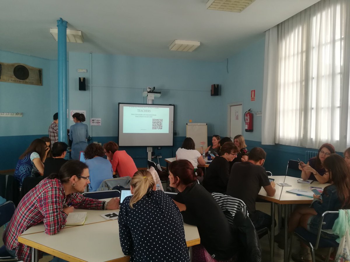 laPku's tweet image. @natalialzam ICT💻 #inductioncourse @esBritish @MarkLev99 @mmpetisme