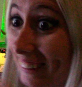 Reah_Ofi's tweet photo. No os lo he dicho, pero hoy subo dos vídeos!! El de #ApocalipSims y otro que os dejará esta cara! Salgo guapa, verdad? ☺️🙃 XDDDD https://t.co/PRvMQ8FYMe