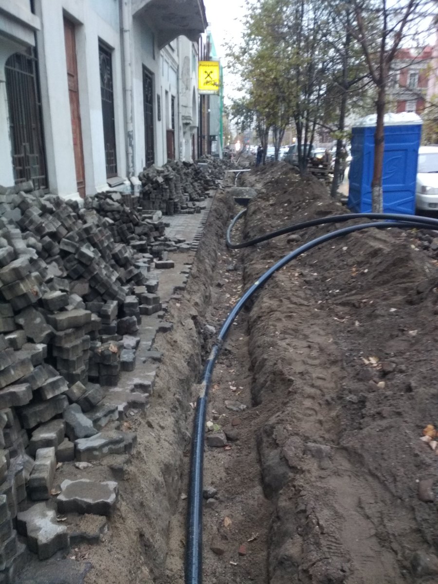 просто пиздуйте на проезжую часть. вот просто без вариантов. все на проезжую часть.