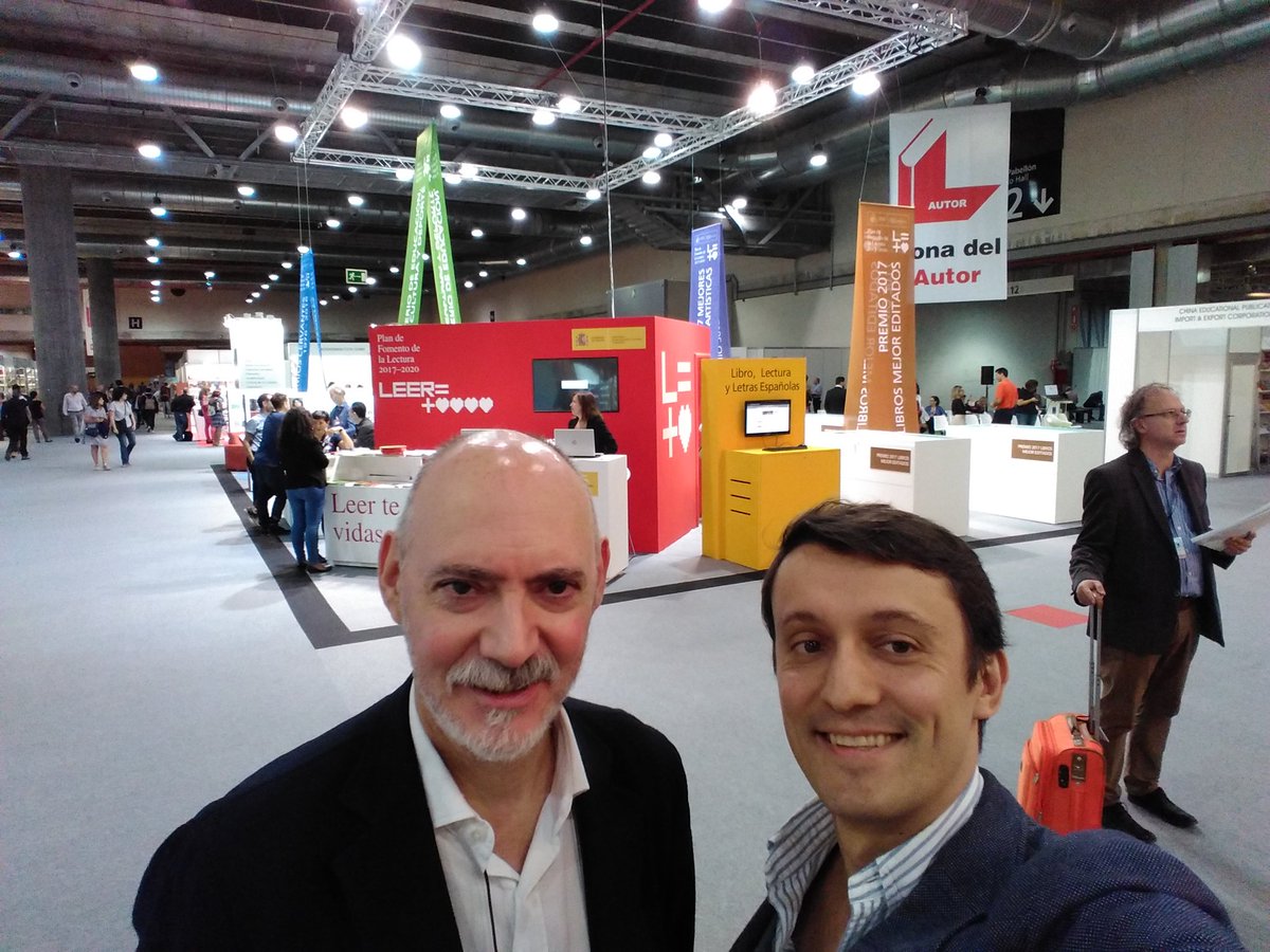 LuisRedondoR's tweet photo. Detrás de la actualidad del mundo del libro en #Liber17 #Documentate Biblioteca @icam_es se mueve! https://t.co/E92WLnyl4H