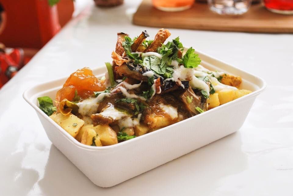 StreetFeastLDN's tweet photo. Meet the Veggie Curry on Chips 🤤 Get yours from @CurryOnFood, one of our NEW traders at #HawkerHouse. From 5pm this Fri/Sat. https://t.co/5HNmYs7YME