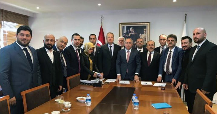 ofgumrukcuoglu's tweet photo. Trabzon'umuzun Arsin ilçemisinde 223 dönüm arazi üzerine kurulacak olan Mobilya kent için TOKİ'de imzalar atıldı.Trabzon'umuza hayırlı olsun https://t.co/L0t8DoEqBG