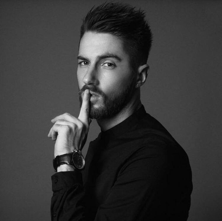 Docks40's tweet photo. Le DJ Ben Carter sera présent ce soir au #Docks40 pour les DOCKS STYLE by Galeries Lafayette Lyon - Bron  ! 🎧🍸👠 https://t.co/VAO6bkmCiK