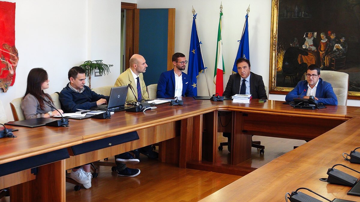 GiuntaBas's tweet photo. #Rifiuti elettrici, @fpietrantuono: #Basilicata virtuosa nella gestione di raccolta e trattamento @marcepittella https://t.co/geFGGxXccJ https://t.co/c5AqMoDa3v