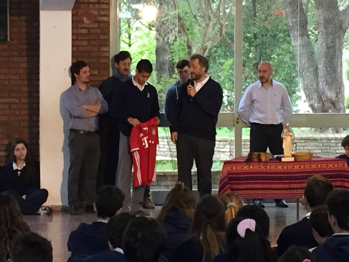CSJPergamino's tweet photo. Sorteo de la camiseta del Bayern Munich https://t.co/ILY0zpIuVy