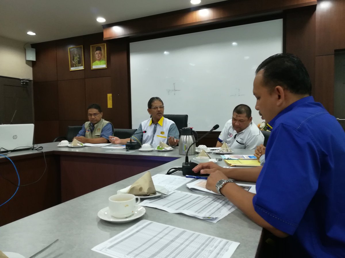 JKR_BaratDaya's tweet photo. @RoslanMdTaha @saranidollah @JKRPulauPinang Tqvm Pengarah CKC&amp; team diatas koordinasi meeting&amp;lwtn tapak cerun runtuh FT006&amp;FT220 P. Pinang https://t.co/F02oXt8FxJ