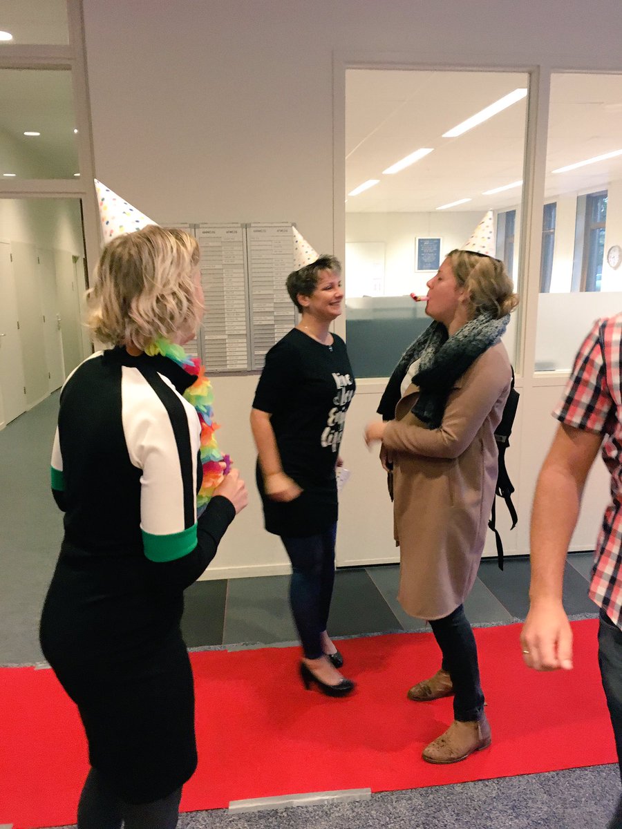 Dag van de docent! Docent? Iedereen van harte welkom bij ons! Wat moeten we zonder oop? Daarom vieren we het samen! #gomarus#mensoalting