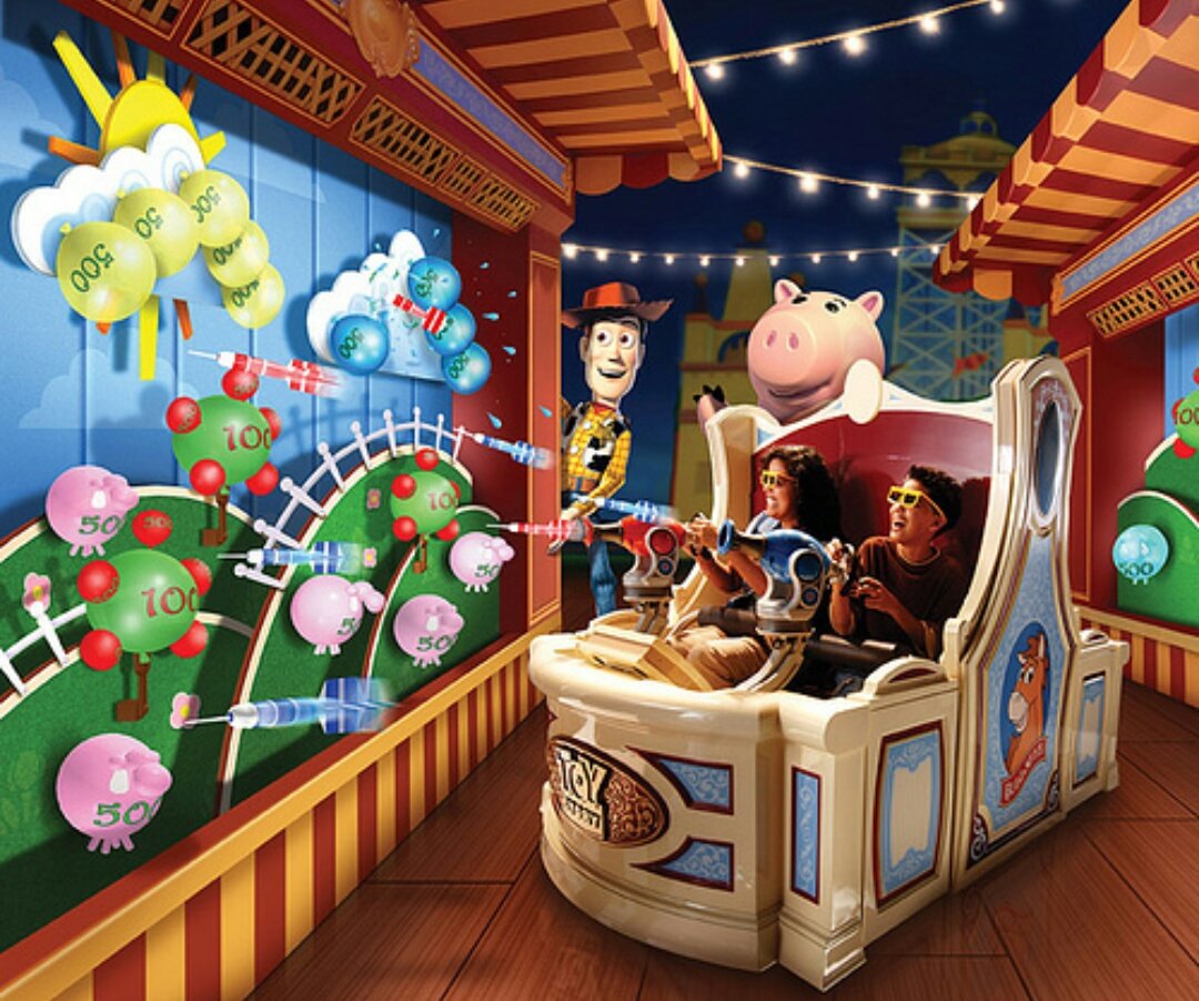 やまきょのdisneyworld トイ ストーリーマニア元々は6人でひとつの塊で動く予定だったが今の四人乗りで両面にスクリーンという形に変更された 最初 ミニシアターやウィージーのミニショー グリーティング施設などの計画もあったが結局ポテトヘッドの やまきょのdisneyworld トイ ストーリーマニア元々は6人でひとつの塊で動く予定だったが今の四人乗りで両面にスクリーンという形に変更された 最初 ミニシアターやウィージーのミニショー グリーティング施設などの計画もあったが結局ポテトヘッドの