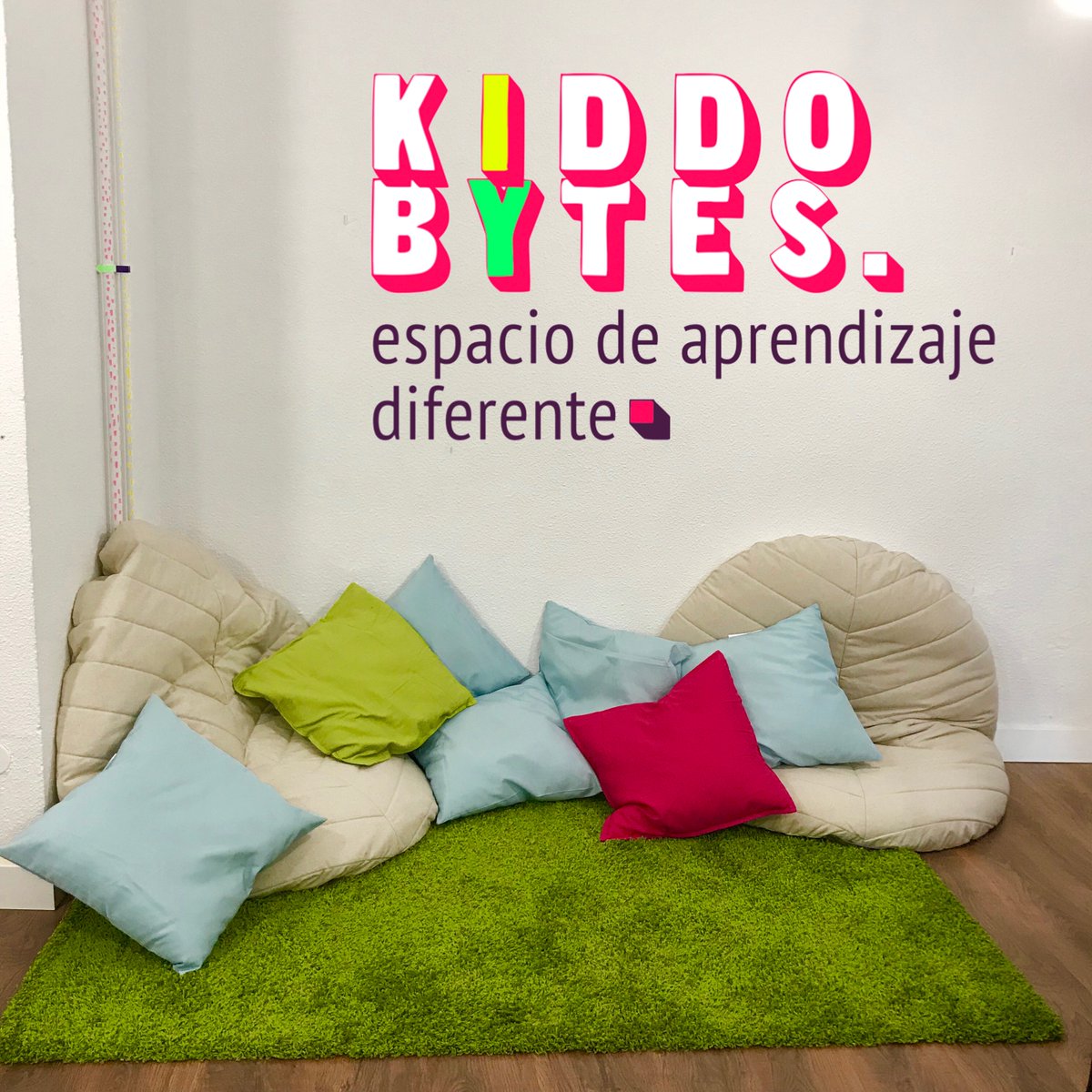 kiddobytes's tweet image. Ayer nuestros alumnos/as crearon un espectáculo con apps de música-vídeo en vivo. Se lo pasaron genial! Apúntate en info@kiddobytes.com 🚀👋🏼