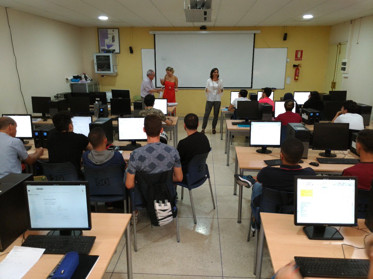FPQueipo's tweet photo. Difusión en @ieslqueipo #ErasmusPlus de nuevo proyecto #LBT #learningbytraining #FP #Melilla @FPIC_QUEIPO @ieslqueipo @sepiegob https://t.co/Is39UaWOpa