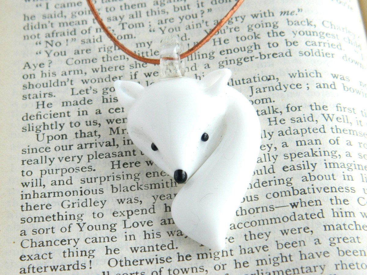 My best selling #Glass #lampwork #artic #fox is now back in stock in my #etsy shop for just £9. There will also be a new colour coming soon etsy.com/shop/LunaSkyJe…