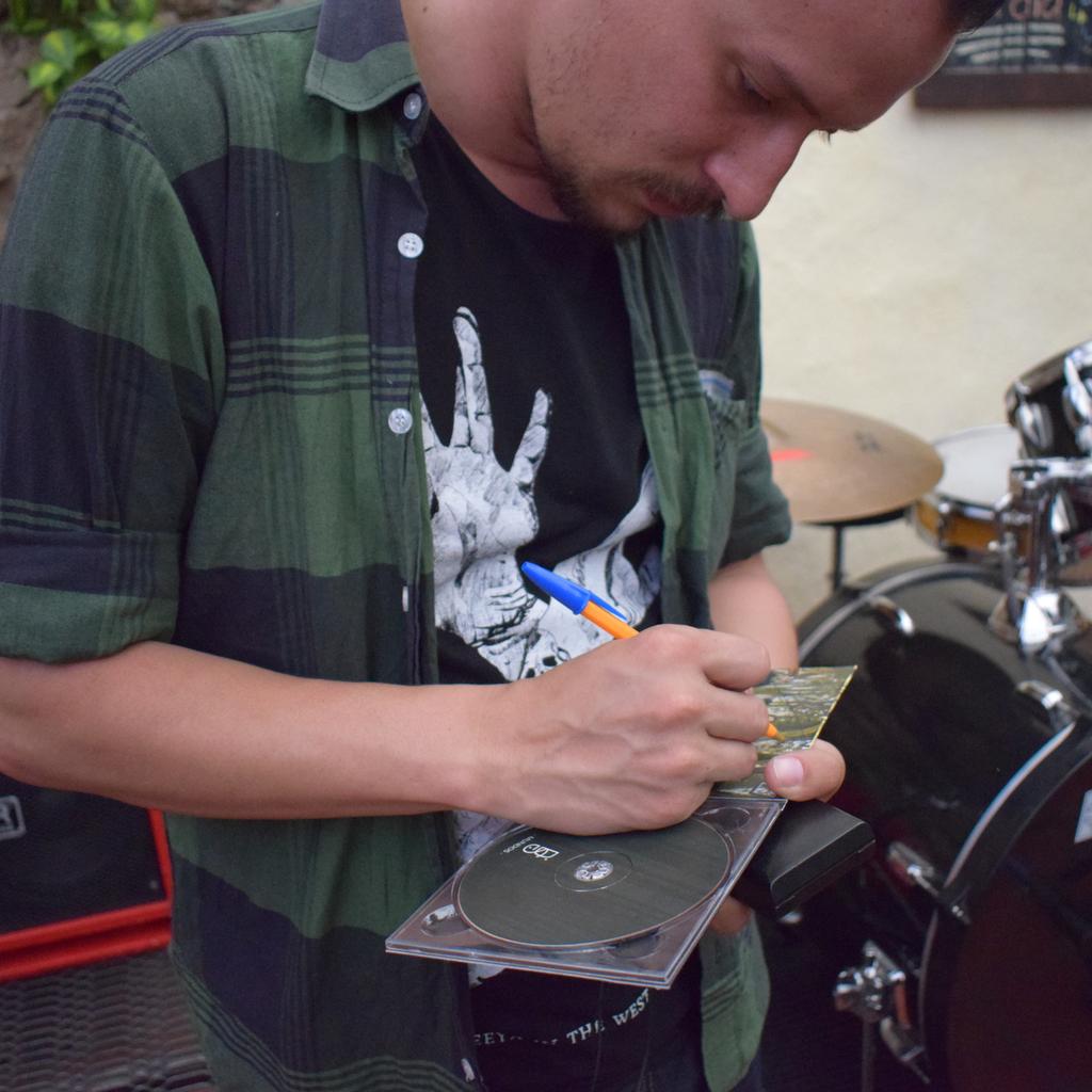 ¿Quieres un disco autografiado? Por la compra de una boleta del #RockNosUne llévate un EP Mundos autografiado #mundostour