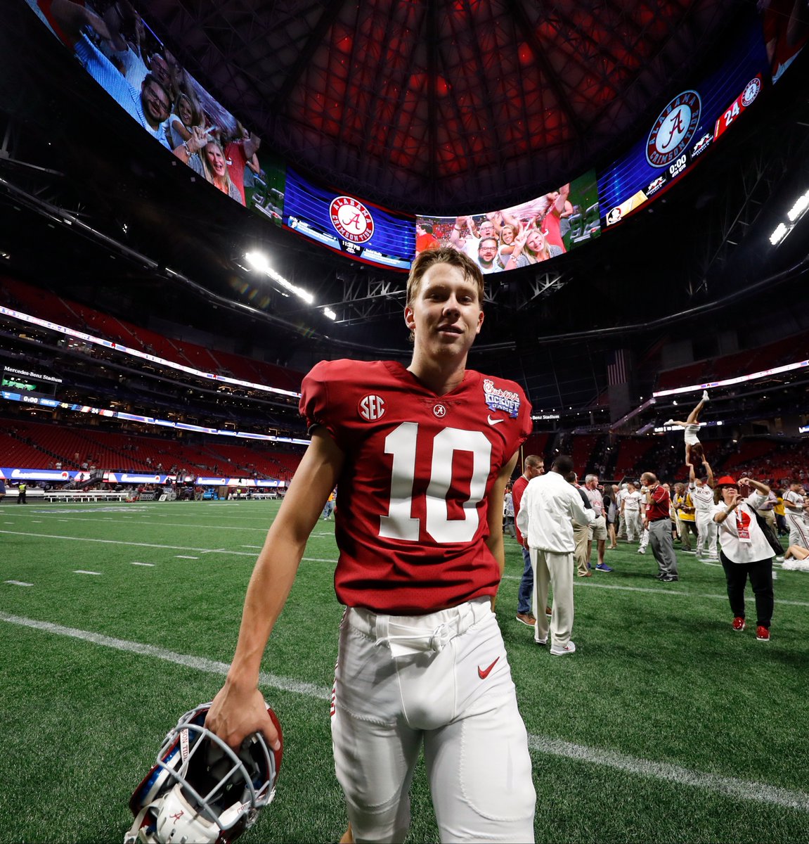 AlabamaFTBL's tweet photo. JK Scott has been selected as a candidate for the @SnrCLASSAward 

https://t.co/D0NCVxe3Xe

#RollTide https://t.co/HNmmtjI7iP