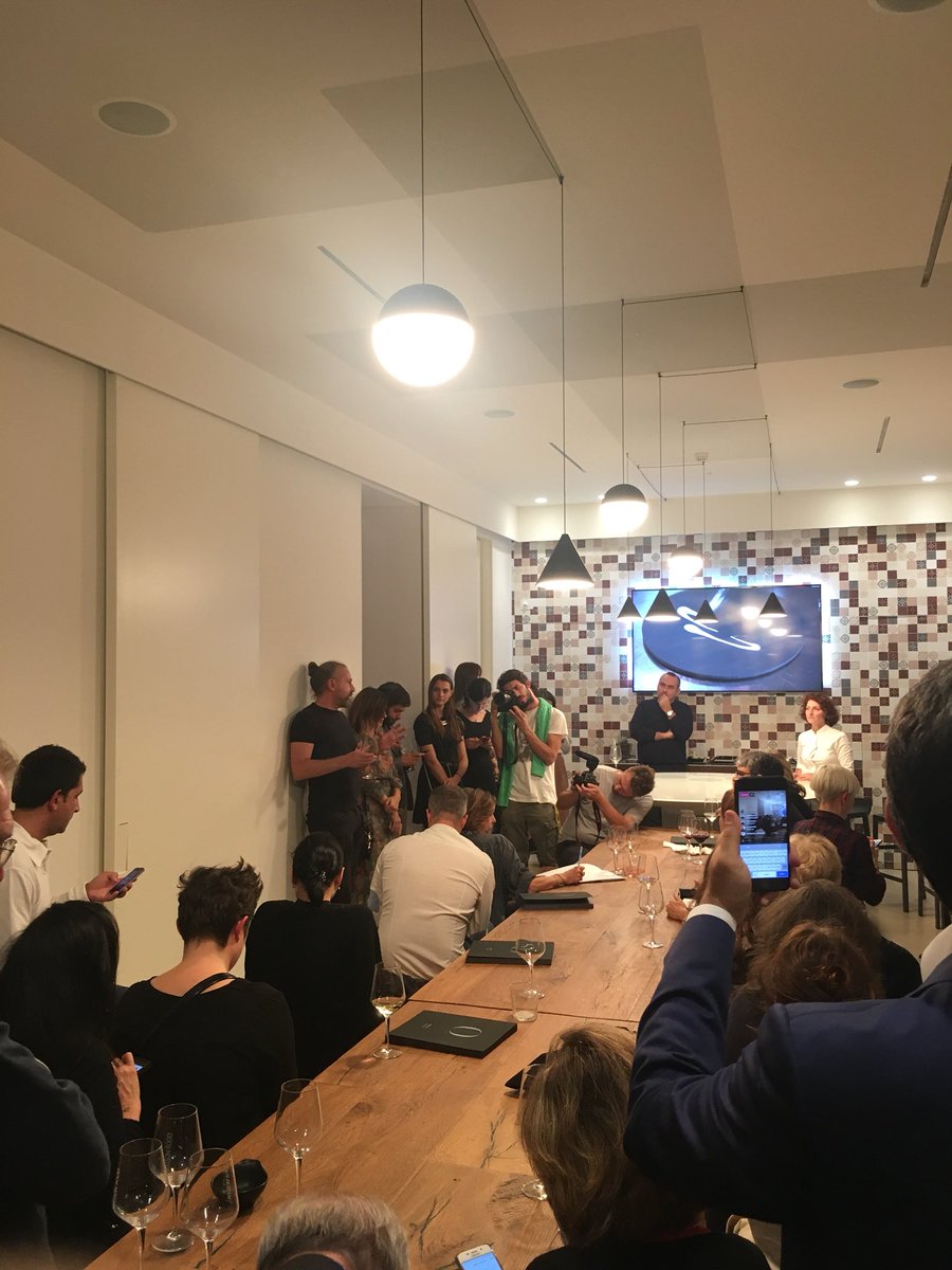MaNapoletano's tweet photo. Finalmente una novità. Finalmente un po’ di #Ossigeno #Oevent #WeLoveCicioni https://t.co/dN2bcfBN6P