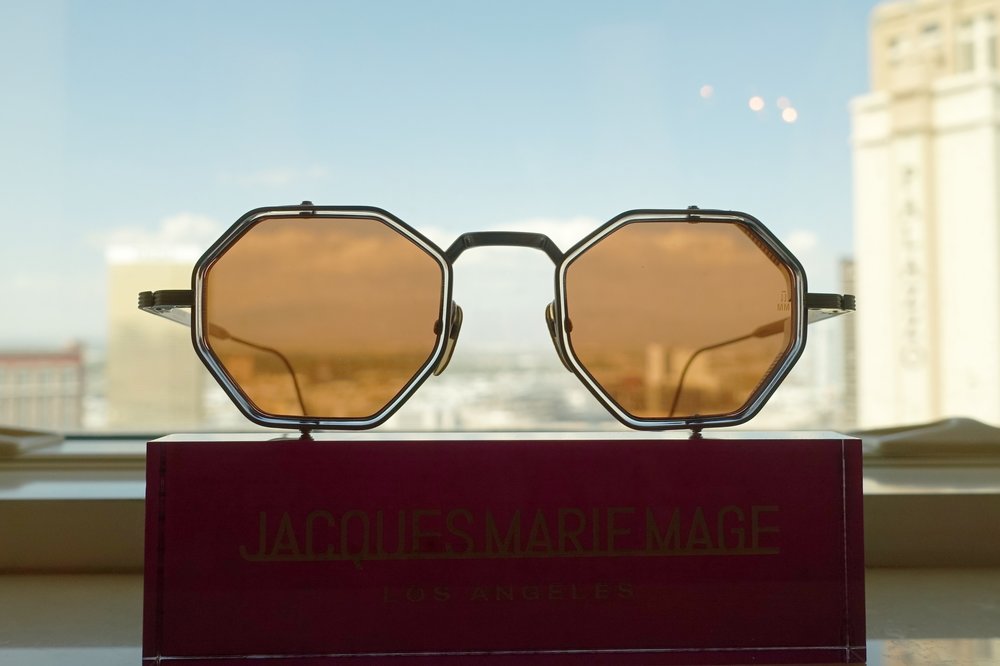 VisionExpo's tweet image. #TBT to #VisionExpo West! Relive the boldest fashion moments from the show w/ these recaps from @throughaspec. bit.ly/2xWP4Mo