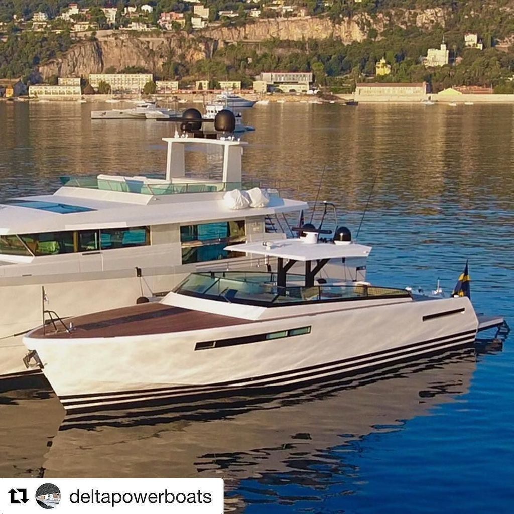 DeltaAmericas's tweet photo. #Repost @deltapowerboats
Our NEW 60 Open right beside the majestic 88 Carbon #deltalife #carbonfiber #flibs2017 ・・・
Delta 60 open! #delta60… https://t.co/h015Q78L0R