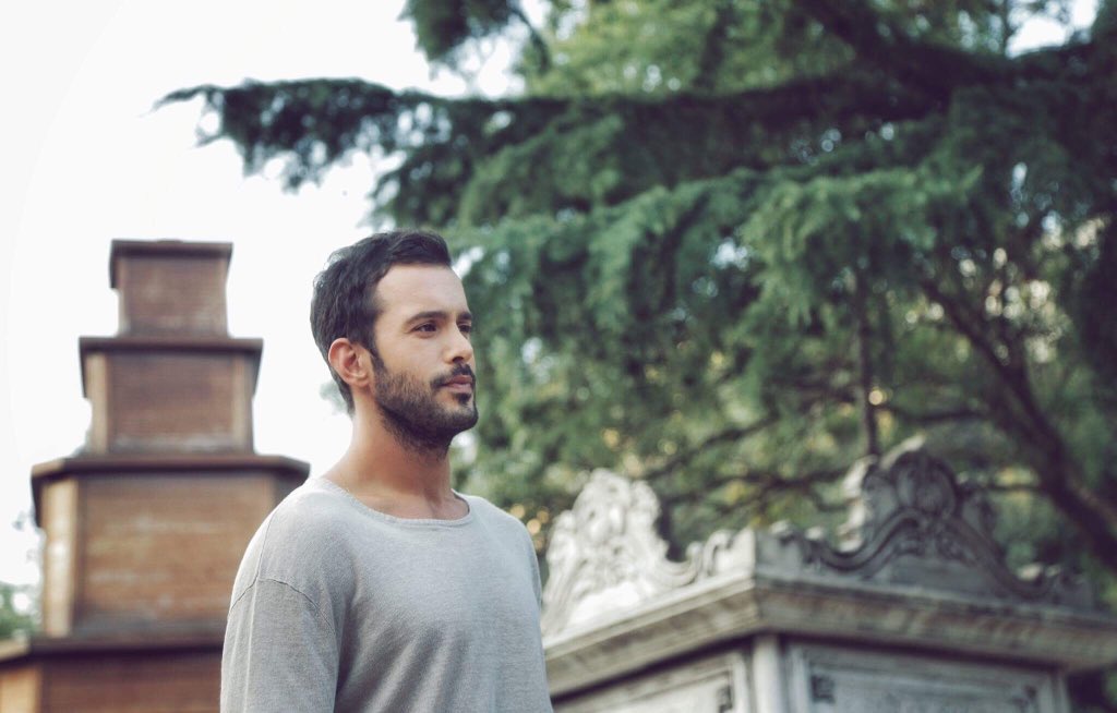 Spoiler vermek gibi olmasın; çekimler hızla devam etmekte.😉 #BarışArduç #MutlulukZamanı