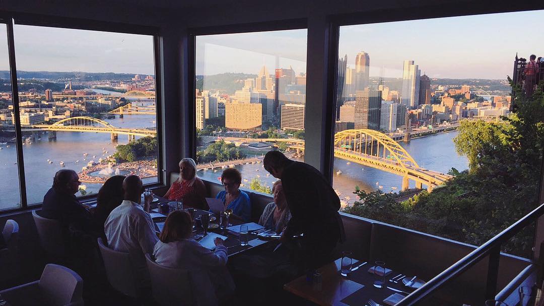 Altiuspgh's tweet photo. Have visitors? Show them around and finish off the day with drinks at Altius. Reserve now: https://t.co/VjOrWIuu71