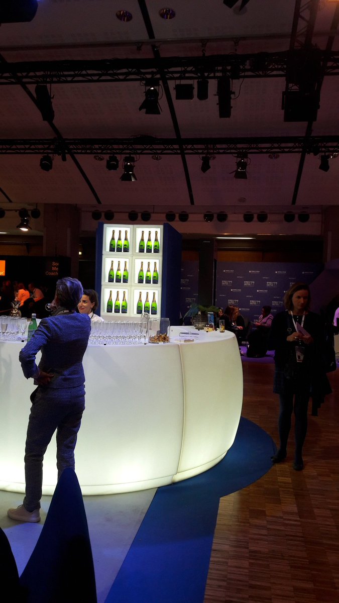 SDpays's tweet image. Bilan de la première journée du Women's Forum: du partage, du débat au tour du # leadership et des #womenwhodare @BpwLille @Femme2France #WFGM17