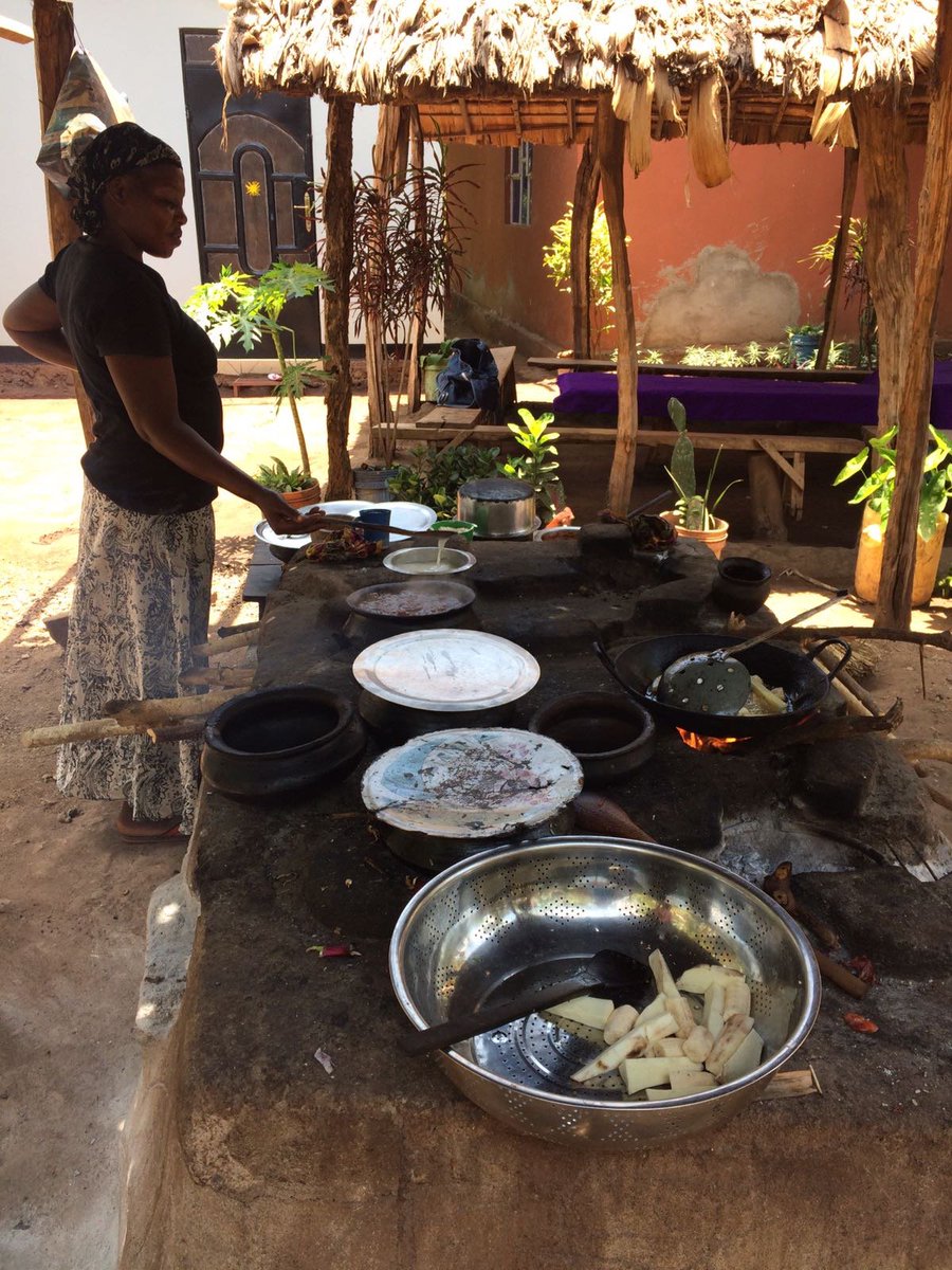comptoirvoyages's tweet photo. #Tanzanie : visite du village de #MtoWaMbu, son marché, son artisanat local et son incontournable bière de banane  pour nos #spécialistes ! https://t.co/Ck47C1Ppee