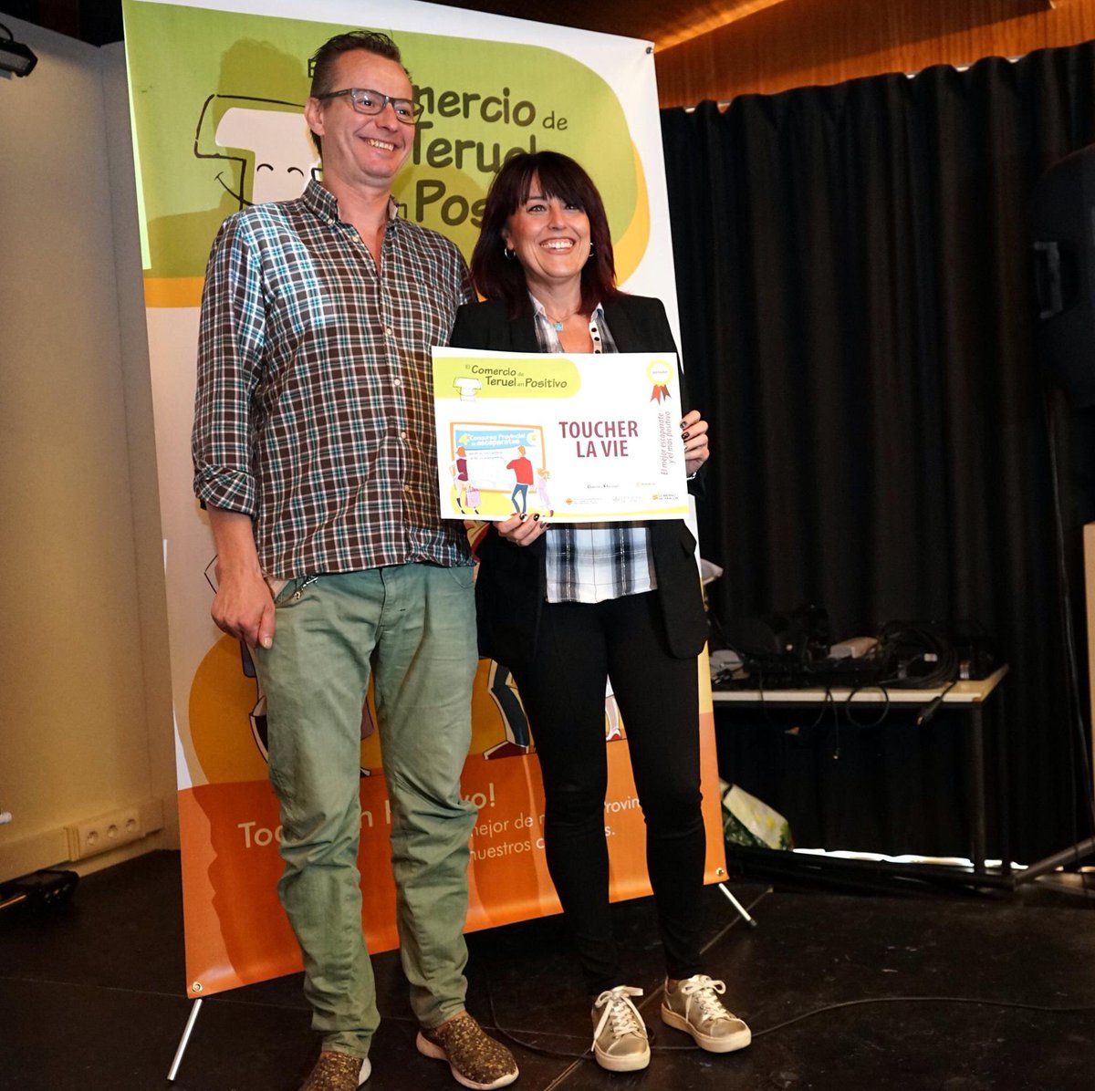 copeteruel's tweet photo. Nuestros amigos de @Tendido18Teruel han ganado el premio al escaparate más popular. Enhorabuena para ellos y todos los premiados! https://t.co/BYF2s1Ctq1