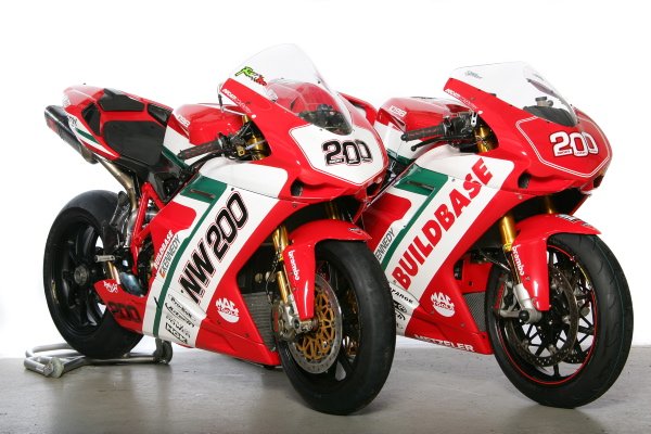 ragedesigns11's tweet image. Both #ducati1098 08 inc #superstock @OfficialBSB @michaelrutter_ @JLAV @northwest200 livery ran 1 year @JHPRacing @DucatiCoventry @DucatiUK